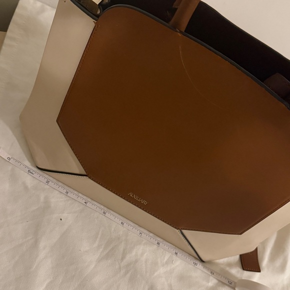 Auxiliary Aritzia Bega Satchel - Picture 6 of 6